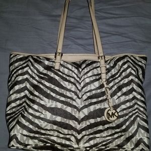 SALE‼️Michael Kors LARGE jet set purse